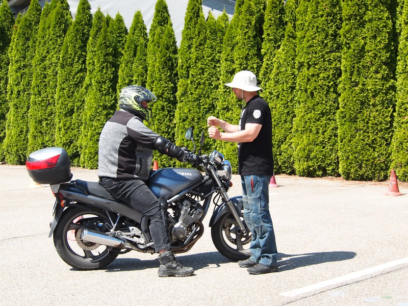 gomby-motoros-vezetestechnikai-trening-2021-06-27-p6273175