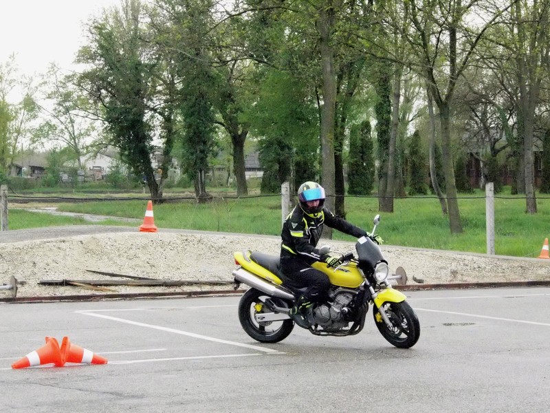 gombymotor-motoros-vezetestechnikai-trening-2022-04-24 50